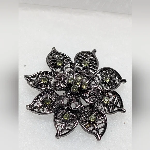 Vintage Gunmetal Floral Brooch Green Crystal Flower Statement Pin Whimsigoth - Picture 5 of 6